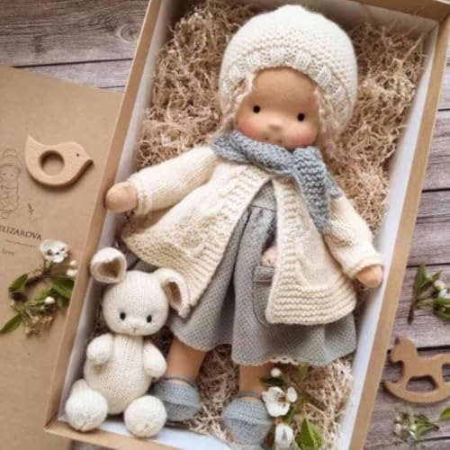 Aosrioylt Bambola Waldorf Fatta a Mano, Regalo di Compleanno, Bambola Vintage all'uncinetto (36# Aba)